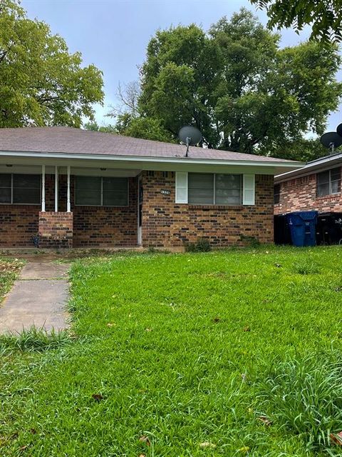 Photo of 1526 W Elm Street, Denison, TX 75020 (MLS # 21196226)