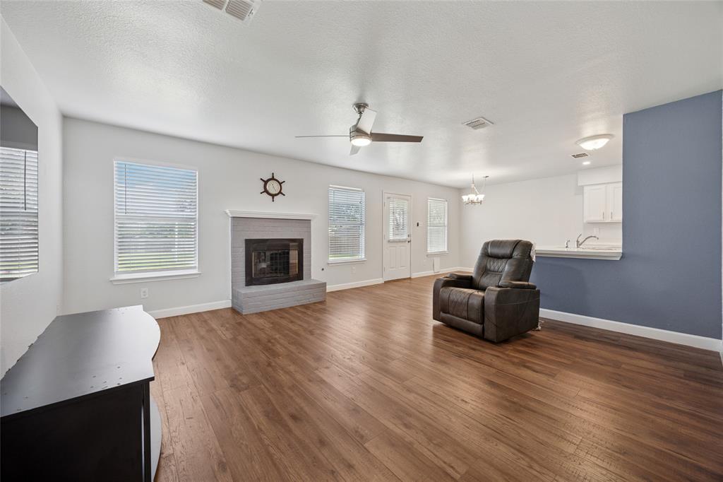 Saginaw, Texas 76131, United States, 4 Bedrooms Bedrooms, ,3 BathroomsBathrooms,Residential,Pending,131170