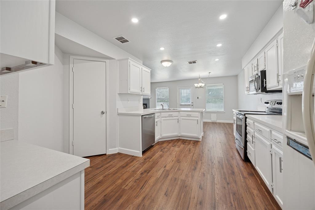 Saginaw, Texas 76131, United States, 4 Bedrooms Bedrooms, ,3 BathroomsBathrooms,Residential,Pending,131170