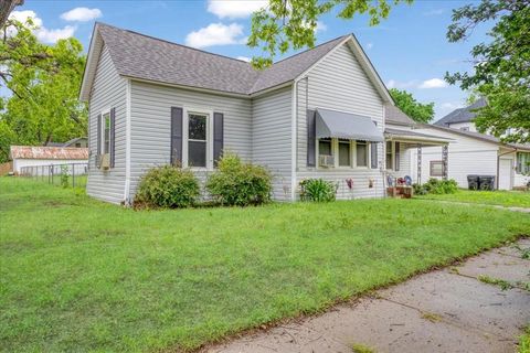 1231 W Woodard Street Denison TX 75020