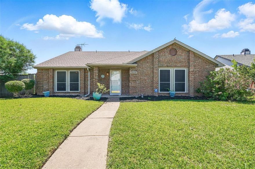 Perfect location. Close to PGTP, shopping, restaurants! Spacious family room with fireplace, fresh paint throughout with neutral colors. Granite kitchen counter, wood floors most areas.