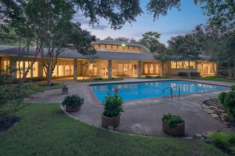 Tiny photo for 5045 Lakehill Court, Dallas, TX 75220 (MLS # 21005680)