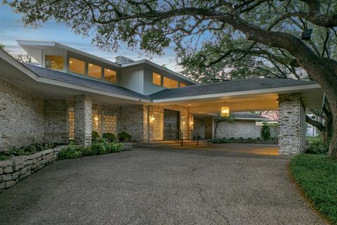 Tiny photo for 5045 Lakehill Court, Dallas, TX 75220 (MLS # 21005680)