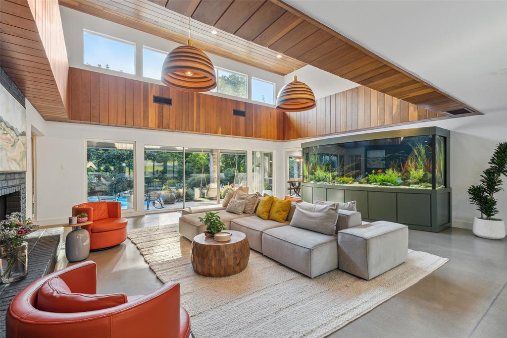 5908 Meadowcreek Drive