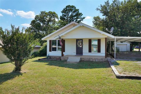 A home in Jacksboro