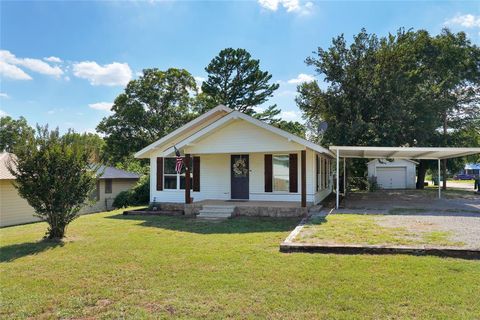 A home in Jacksboro