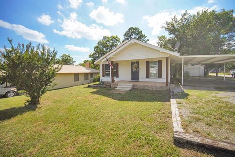 A home in Jacksboro