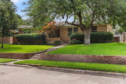 9130 Vinewood Drive Dallas TX 75228
