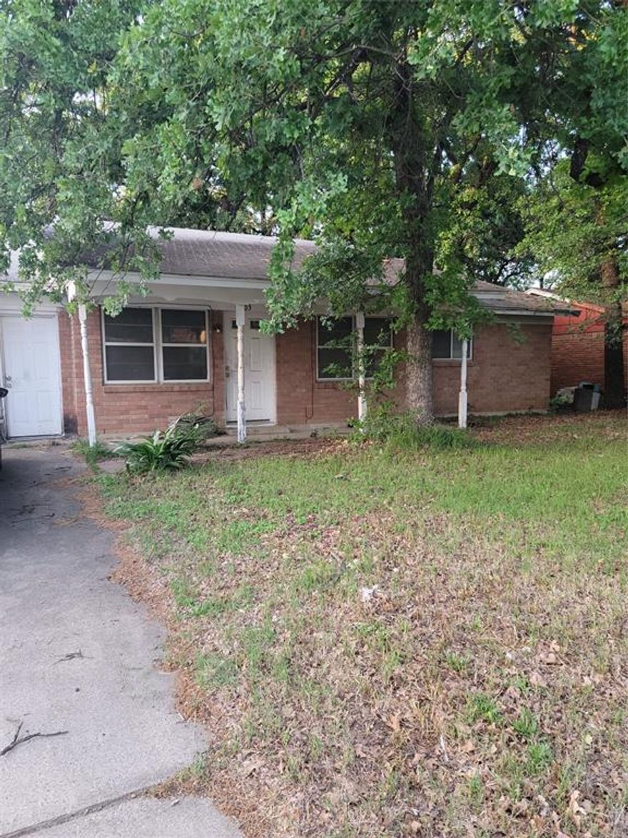 Open House -- 05-3-26 Sunday (12:00pm to 2:00pm)This 3-bedroom, 1.5-bath property presents a strong investment opportunity with great potential for residual income. Conveniently located just 10 minutes from Arlington and with easy access to major highways 287 and I-20, it offers both accessibility and value.

The home is being sold as-is, and no repairs will be made. It’s ideal as a rental property or for a buyer looking to renovate and create a primary residence. Cash offers only.

Buyers are responsible for verifying square footage and school district information. All offers must be submitted in writing. Please note that after the property has been viewed and an offer is submitted, the sale is subject to court approval, so immediate acceptance is not guaranteed.

Serious inquiries only.