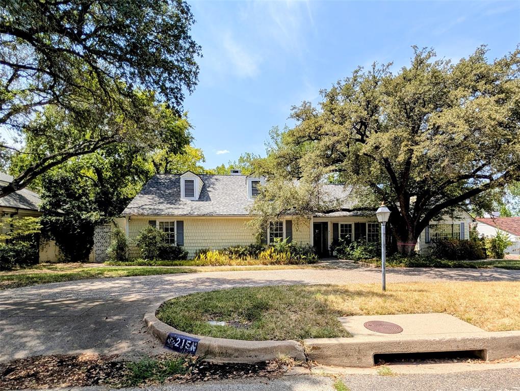 215 N Rivercrest Drive
