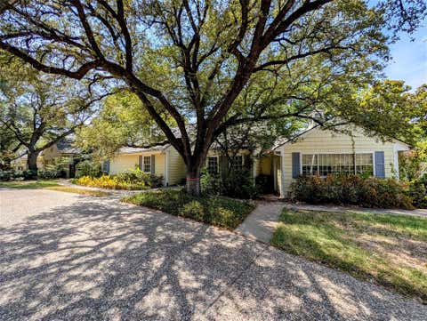 Photo of 215 N Rivercrest Drive, Fort Worth, TX 76107 (MLS # 21367491)