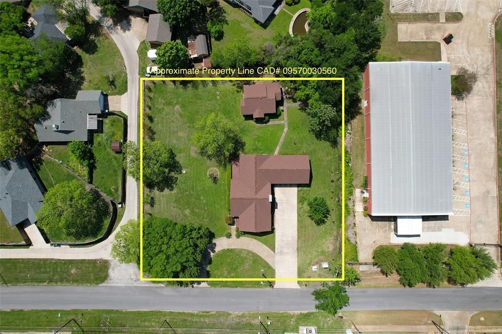 Photo of 5290 Locust Grove Road, Garland, TX 75043 (MLS # 20292735)