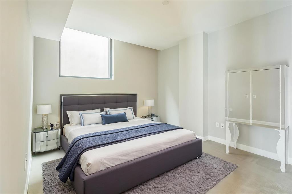 5656 N Central Expressway 201