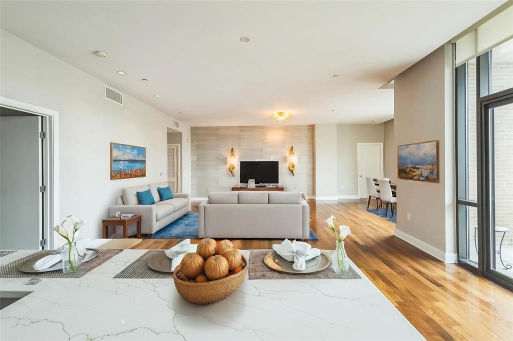 5656 N Central Expressway 201