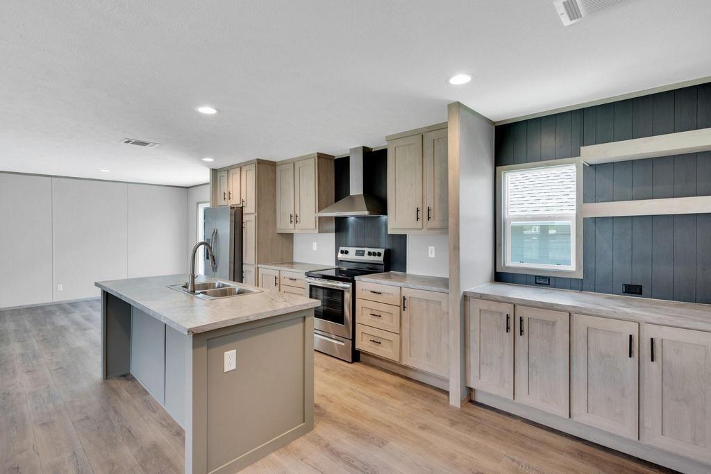 ARROWHEAD SHORES SEC A - Residential Lease