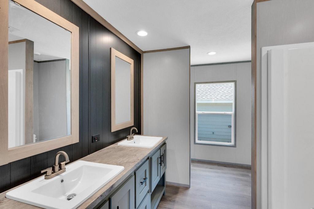 ARROWHEAD SHORES SEC A - Residential Lease