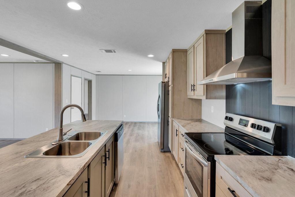 ARROWHEAD SHORES SEC A - Residential Lease