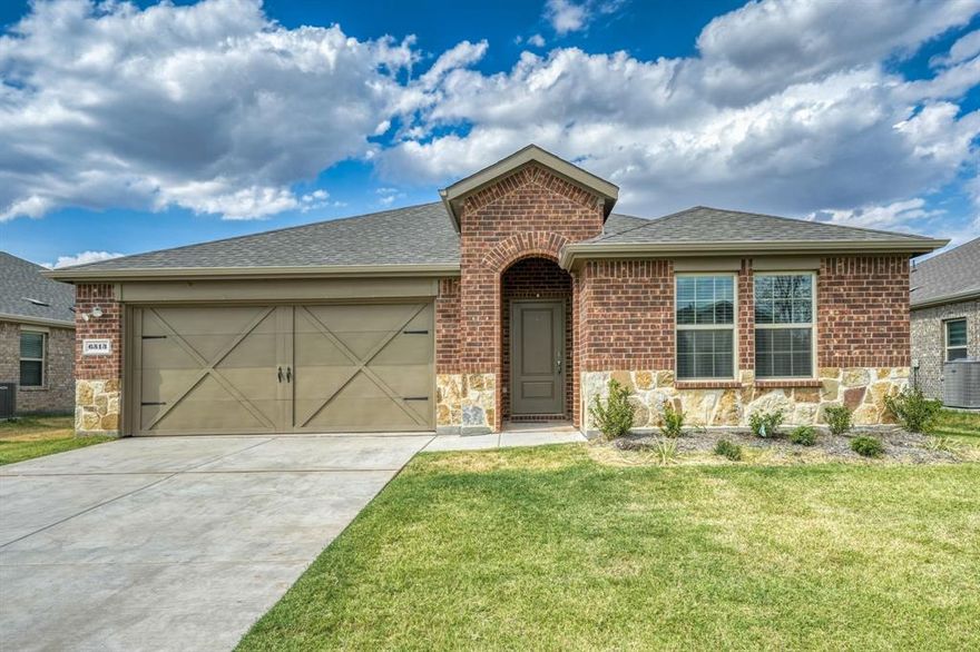 PROSPER ISD! 2021 completed home in the extremely desirable Sutton Fields Community. Home comes with 4 spacious bedrooms, study and 3 full baths. Master is separate from other bedrooms for privacy. Modern kitchen with tons of cabinet space, gas cooktop and granite counters opens up to the huge family and dining room areas. Home comes with blinds and tankless water heater. Great covered patio perfect for your outdoor cooking and entertainment. Community features 2 pools, open green space, gardens, pocket farms, ponds, tennis court and a great Children’s playground. Hurry before it's gone!
No smoking allowed. Owner will pay the HOA dues. Tenants to pay for the utilities and take care of the yard.