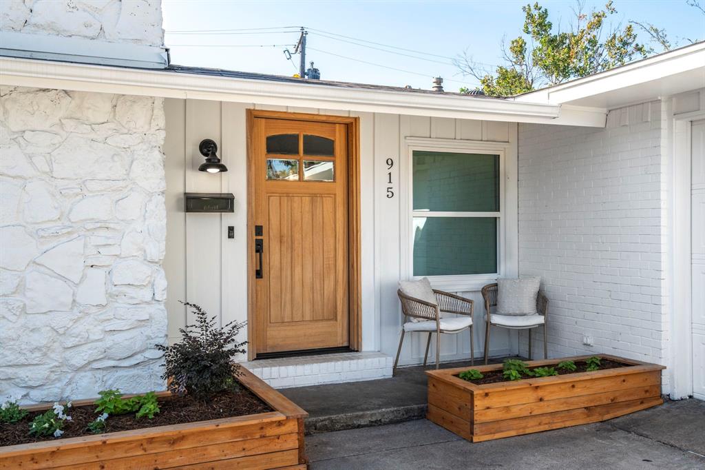 915 Waterview Circle