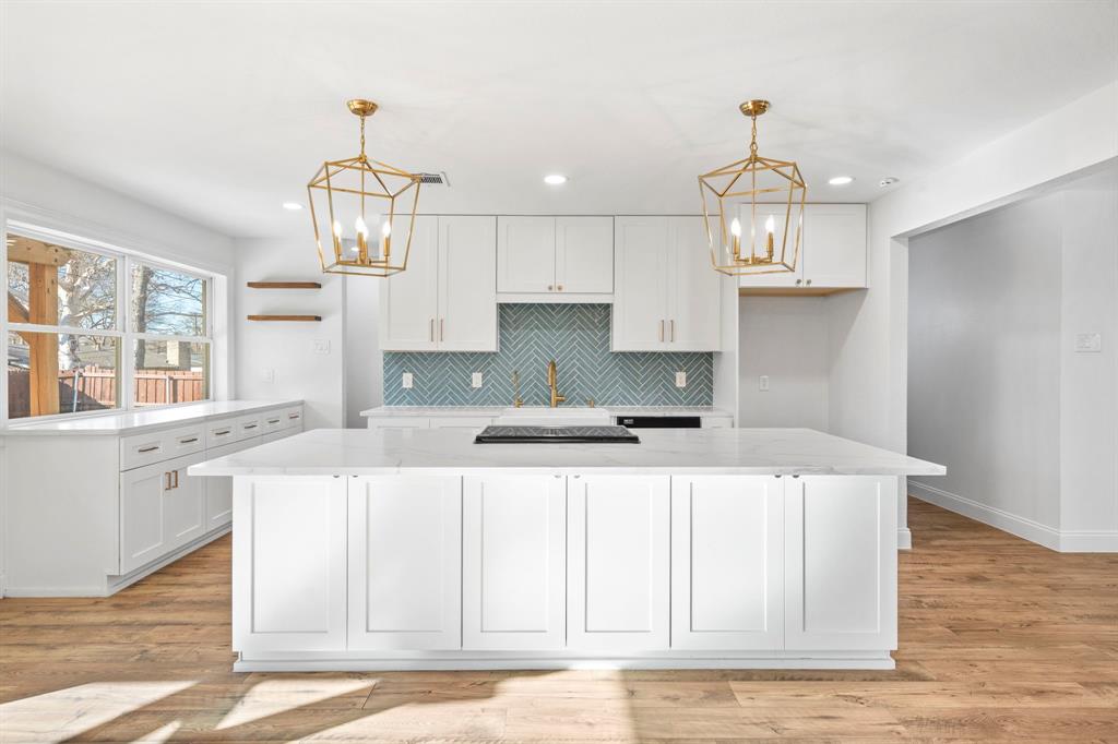 915 Waterview Circle