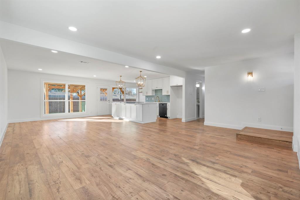 915 Waterview Circle