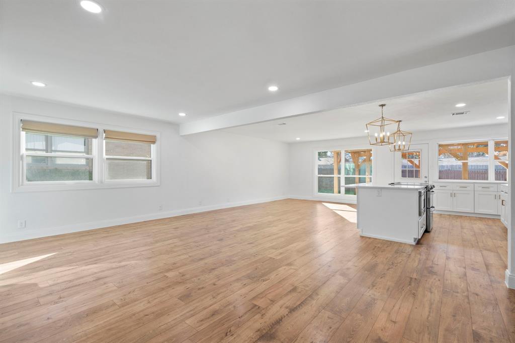 915 Waterview Circle