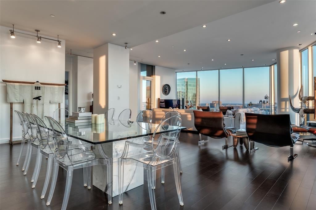 Photo of 2900 Mckinnon Street #2701, Dallas, TX 75201 (MLS # 21375094)