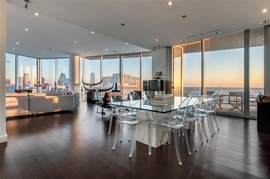 Photo of 2900 Mckinnon Street #2701, Dallas, TX 75201 (MLS # 21375094)