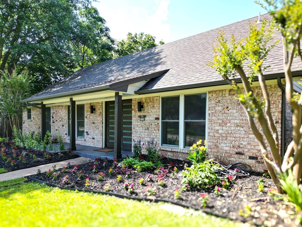 2736 S Colfax Circle