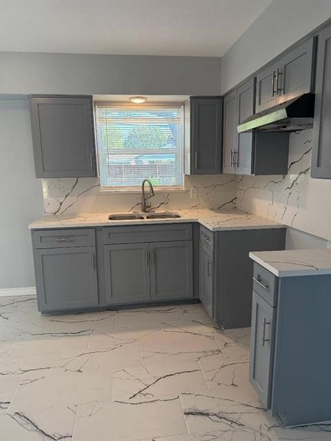 Photo of 13976 Sundown Trail, Farmers Branch, TX 75234 (MLS # 21098181) Photo of 13976 Sundown Trail, Farmers Branch, TX 75234 (MLS # 21098181)