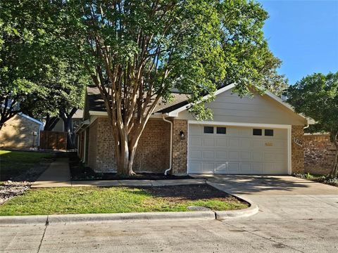 Photo of 2709 Heather Glen Court, Carrollton, TX 75006 (MLS # 21285992)