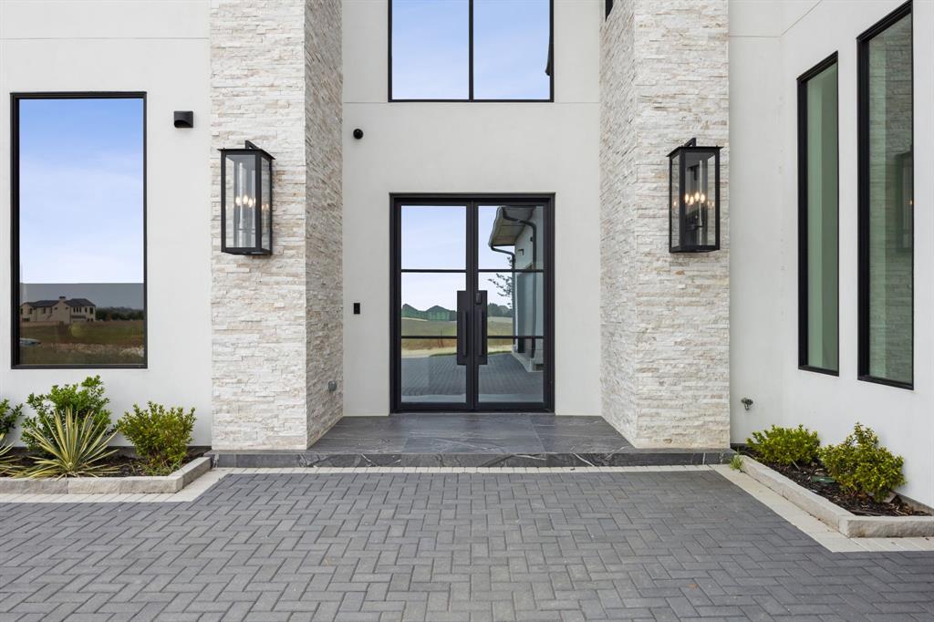 424 Regal Lane