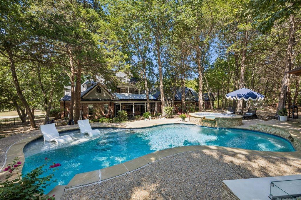 12 Misty Meadow Drive