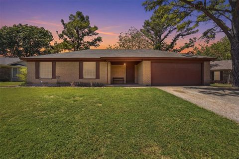 2026 Pebblecreek Drive Cleburne TX 76033