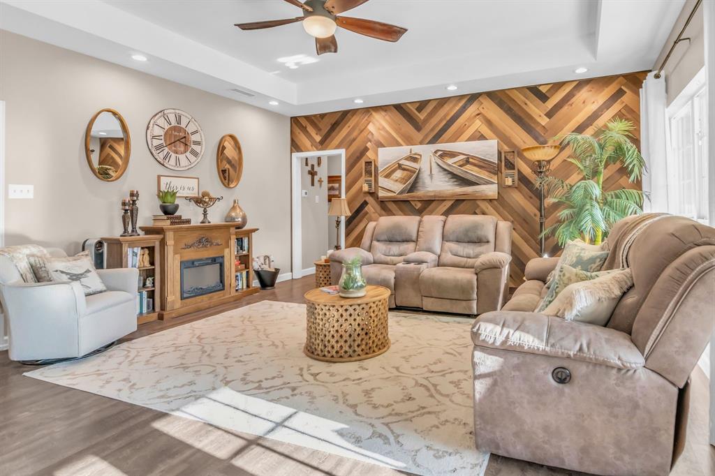 Decordova Bend Estate - Residential