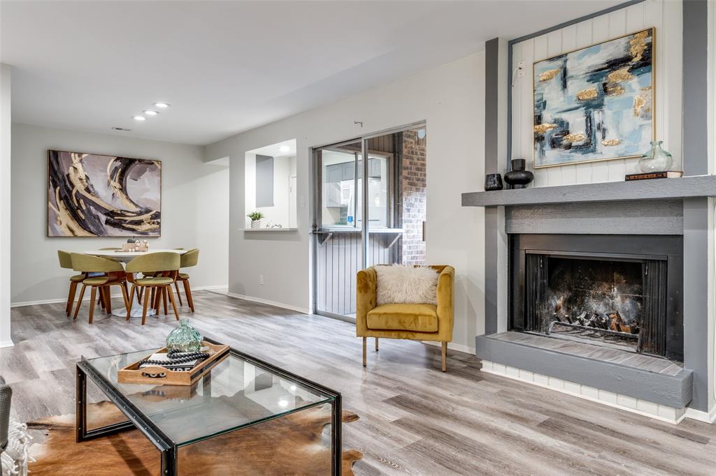 Arrangement Condo - Residential