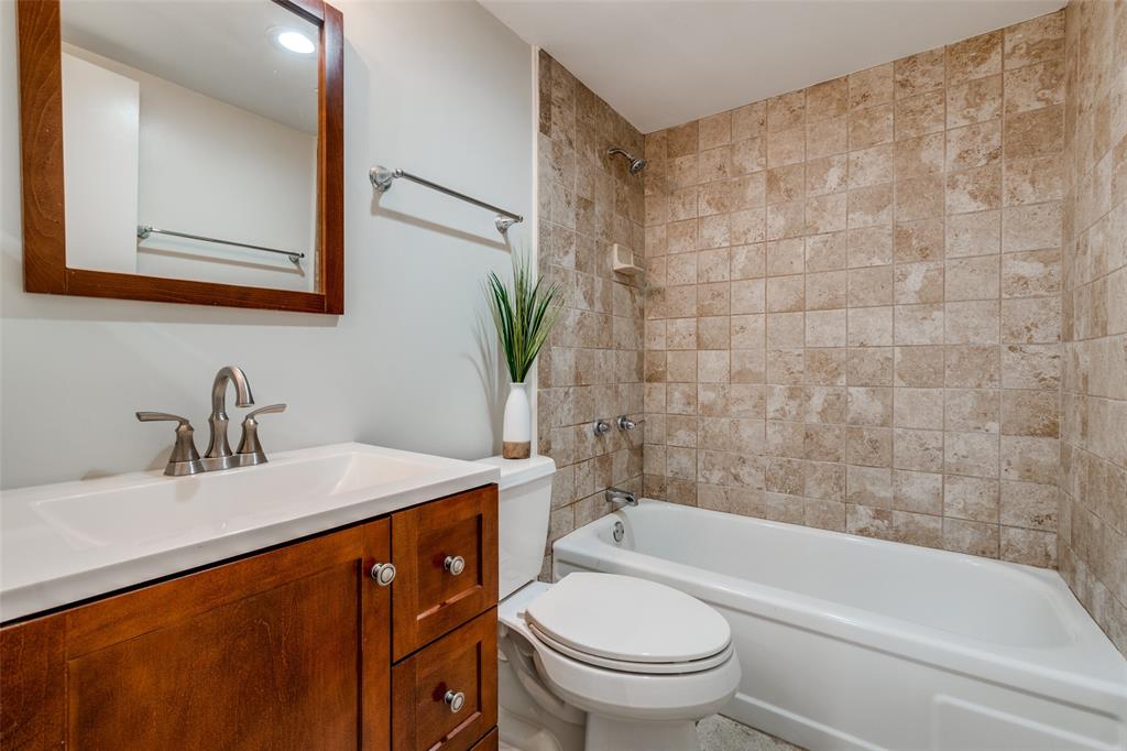 Arrangement Condo - Residential