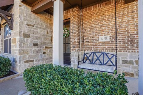 Photo of 13729 Parkline Way, Fort Worth, TX 76008 (MLS # 21169459)