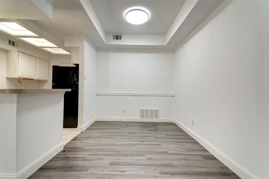 Cobblestone Condo - Residential