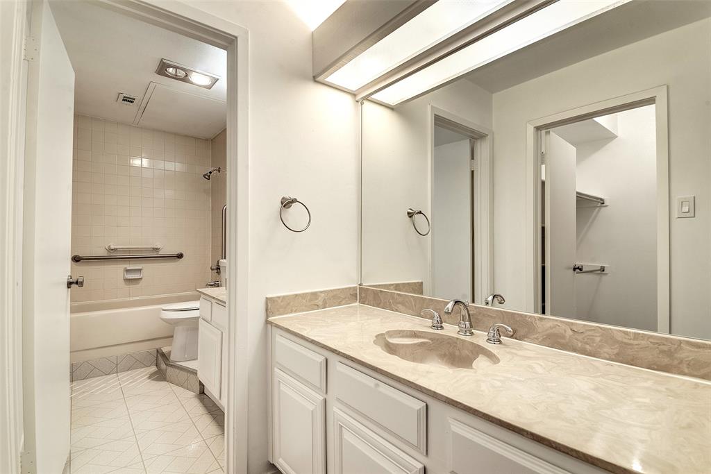 Cobblestone Condo - Residential