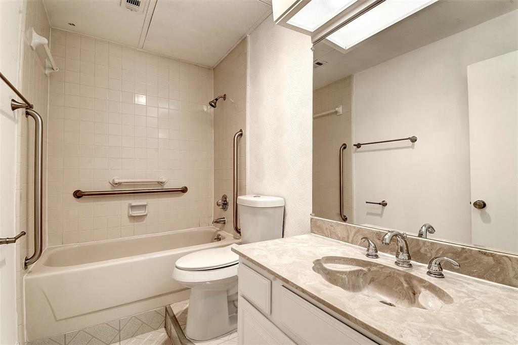 Cobblestone Condo - Residential