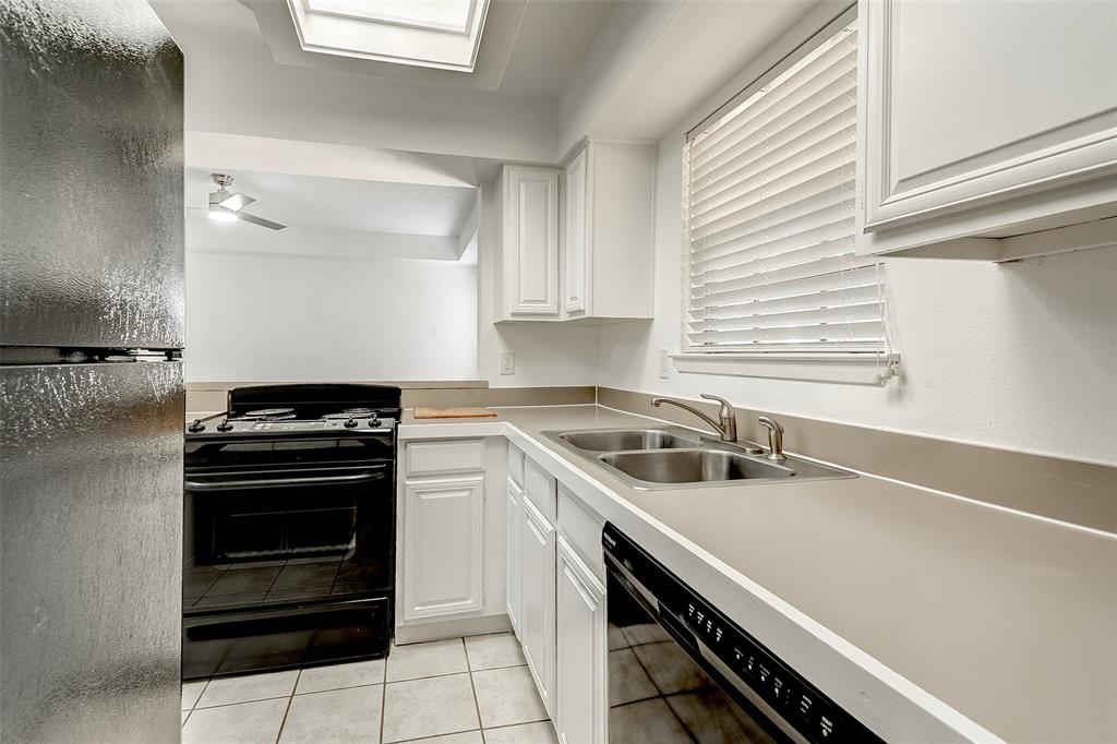 Cobblestone Condo - Residential