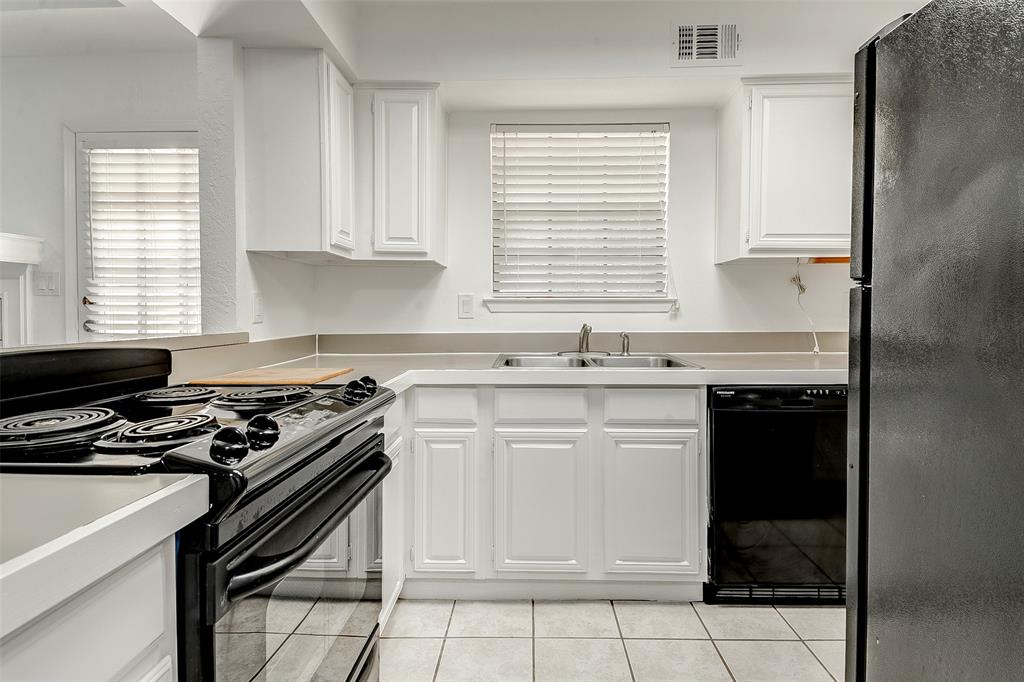 Cobblestone Condo - Residential