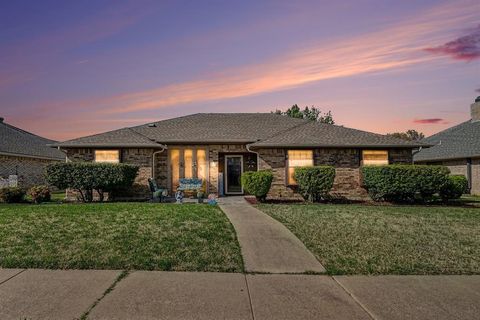 Photo of 217 Faircrest Drive, Garland, TX 75040 (MLS # 21221171)