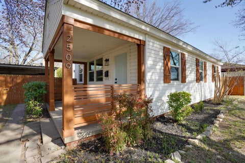 Photo of 2509 Littlepage Street, Fort Worth, TX 76107 (MLS # 21310768)