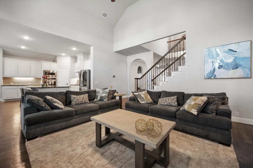 2105 Flora Lane