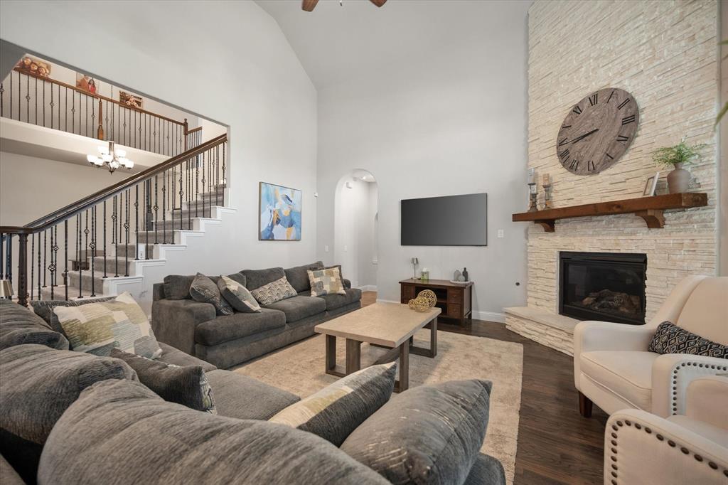 2105 Flora Lane