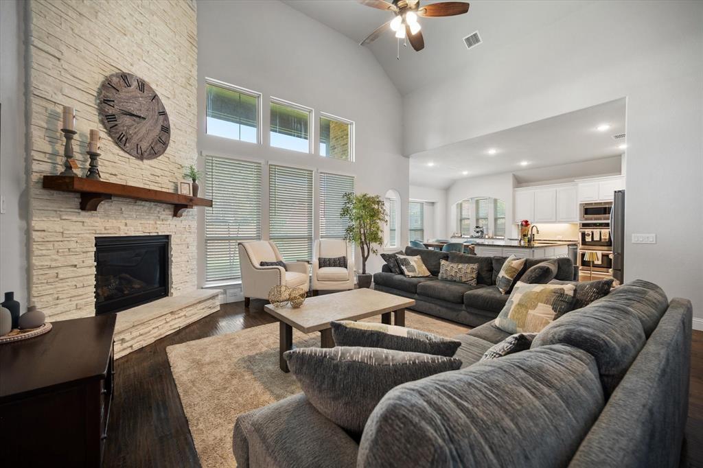 2105 Flora Lane
