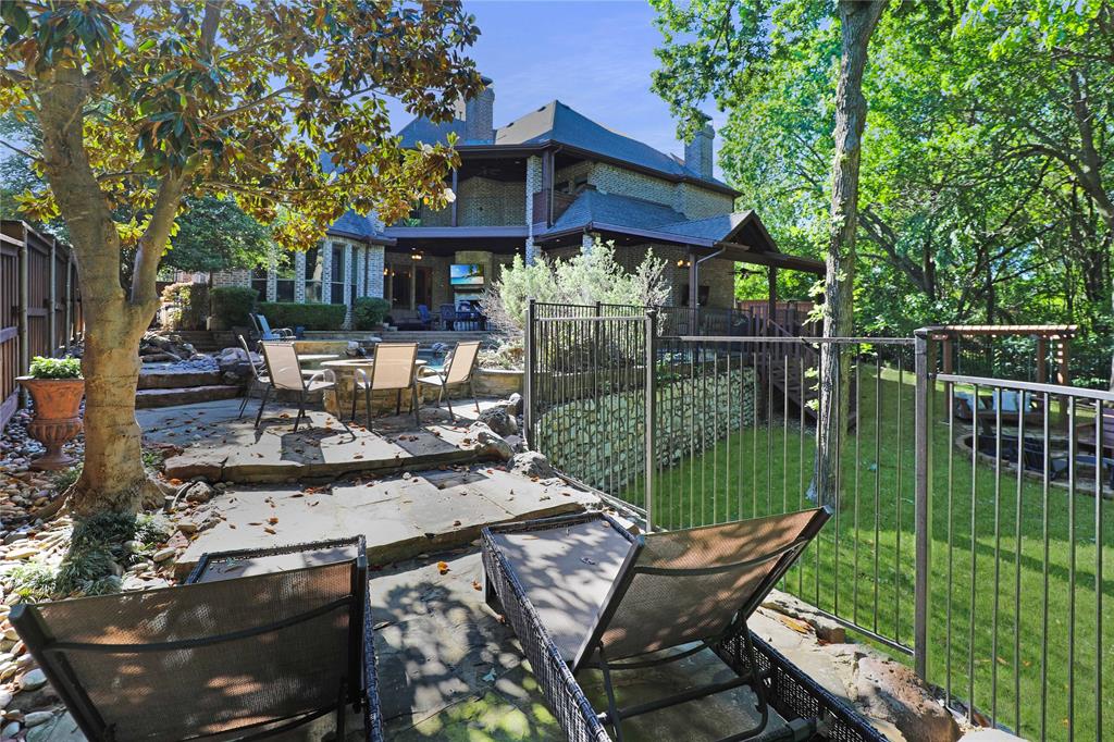 2128 Surrey Lane