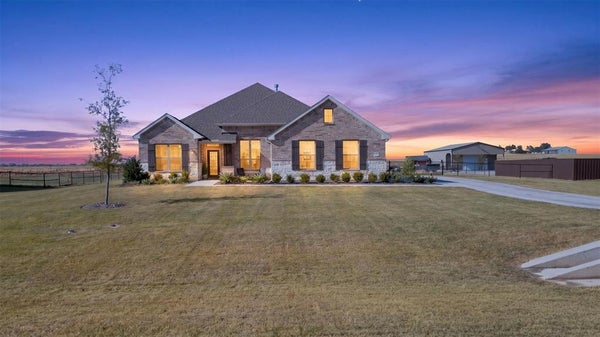 4004 SANGER MEADOW DR, SANGER, TX 76266 - Image 26de9d631c70d6885118a008edcdfd45/600034142